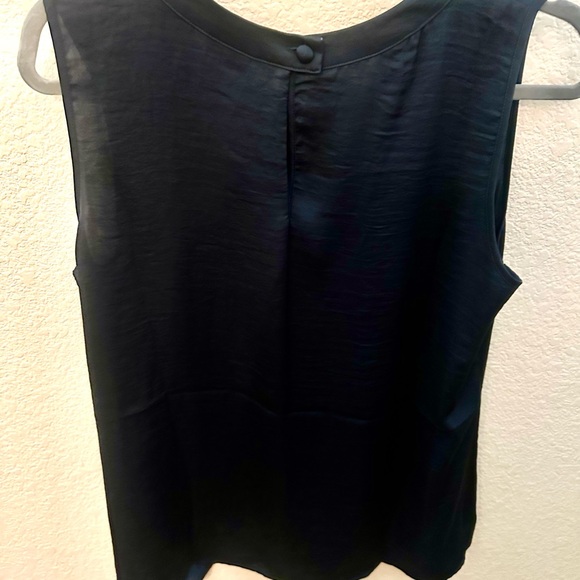 NWT CAbi Sleeveless Navy Blouse with Keyhole Neckline - Size - Picture 2 of 3